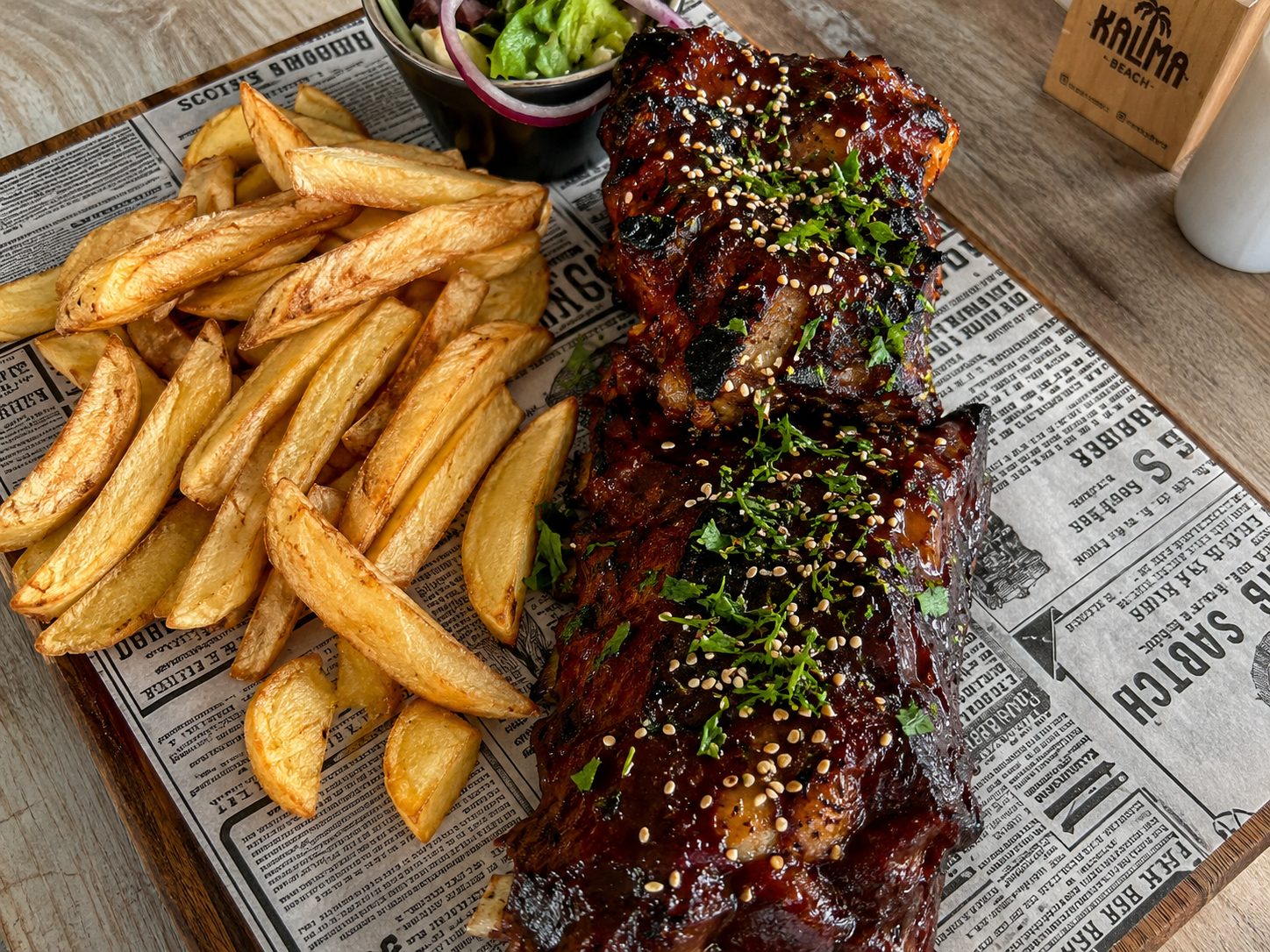 Baby pork ribs with fries